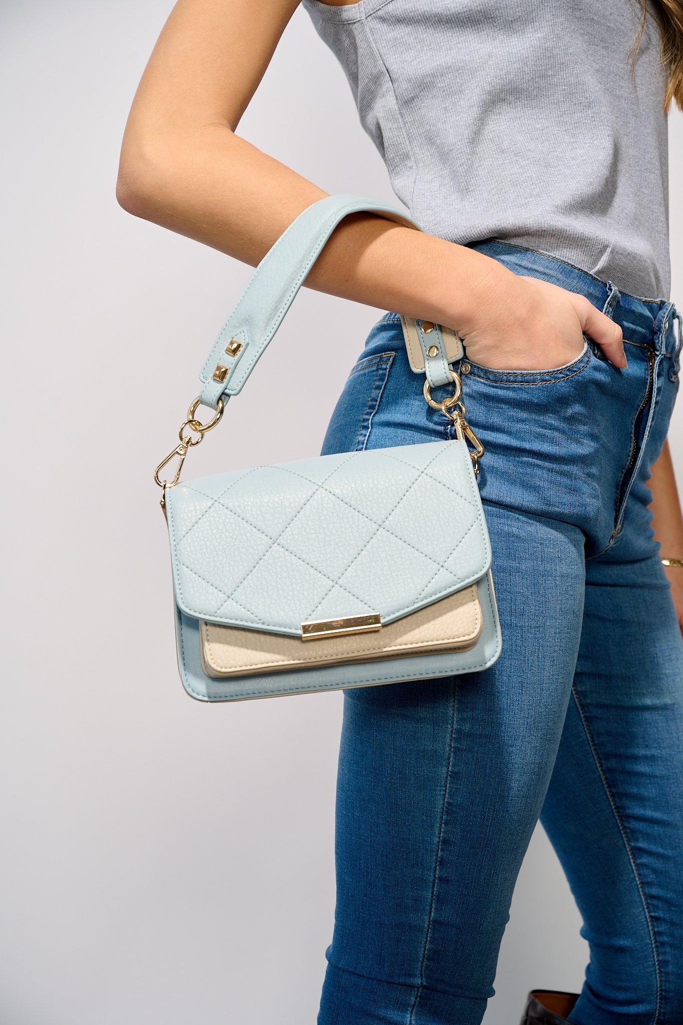 Noellas Blanca Bag Medium Light Blue/Birch. Køb Tasker hos www.noellafashion.dk