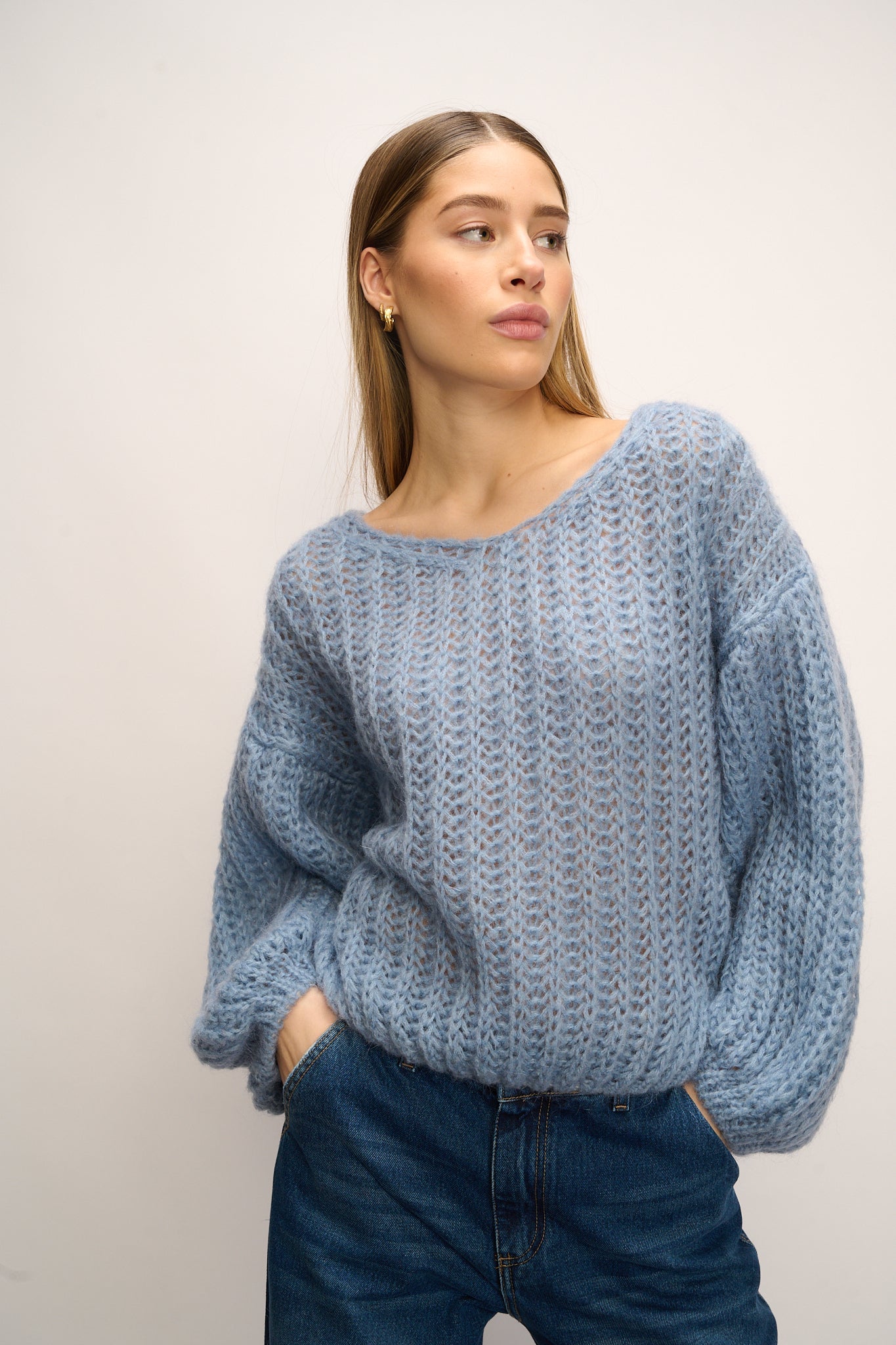 Noellas Joseph Knit Sweater Dusty Blue. Køb Striktrøjer hos www.noellafashion.dk