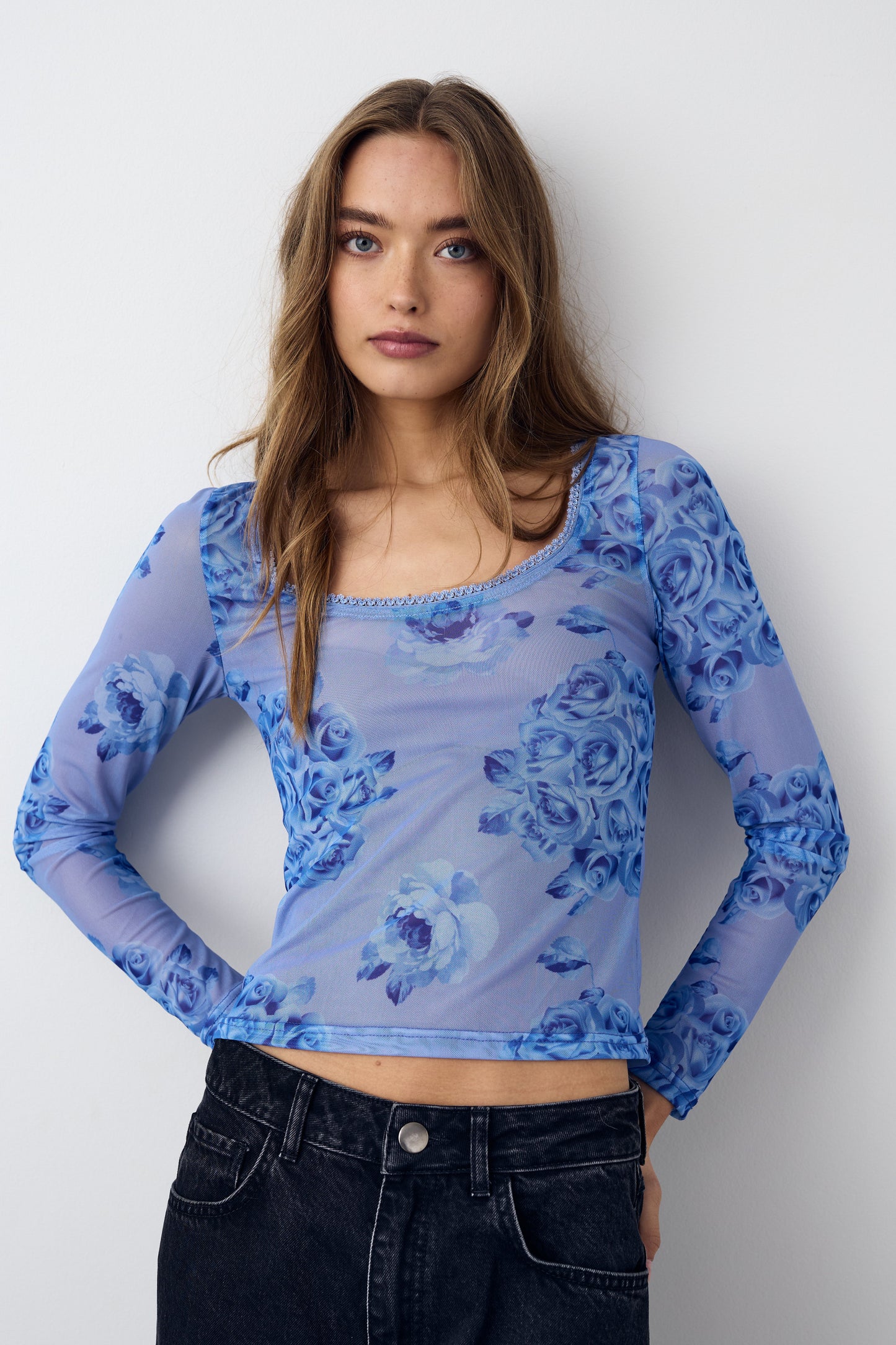 Noellas Kilea Top LS Tobi Blue Print. Køb Bluser hos www.noellafashion.dk