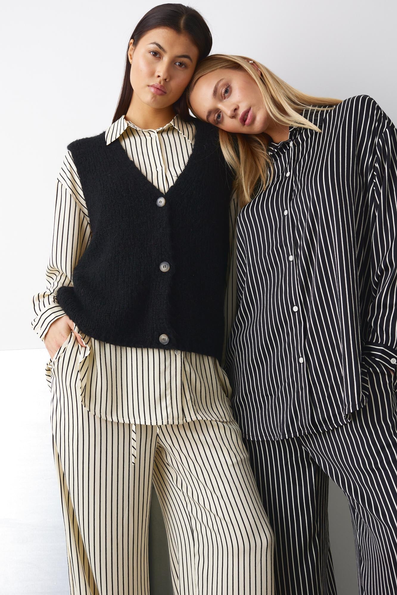 Suri Shirt Taya Black Stripe