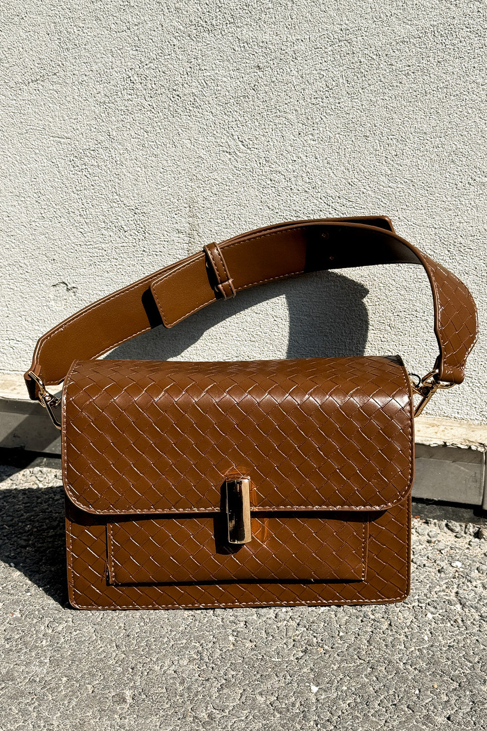 Noellas Adele Braided Bag Mid Brown. Køb Tasker hos www.noellafashion.dk