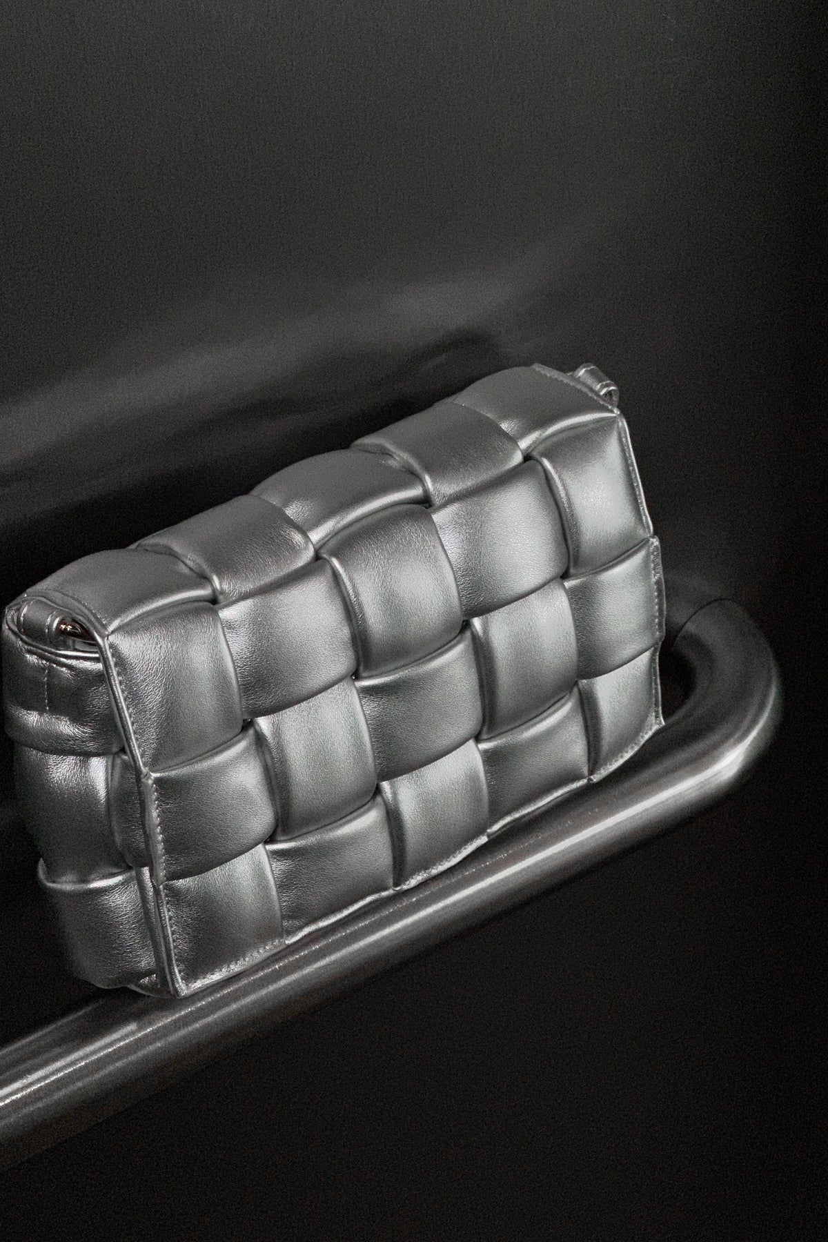 Noellas Brick Bag Silver. Køb Tasker hos www.noellafashion.dk