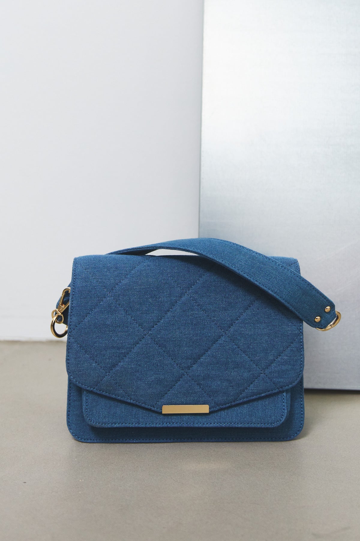 Noellas Blanca Denim Bag Denim. Køb Tasker hos www.noellafashion.dk