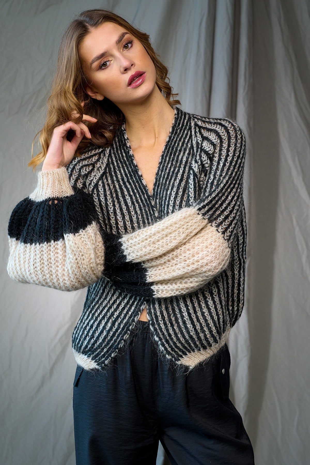 Noellas Liana Knit Cardigan Cream/black. Køb Cardigans hos www.noellafashion.dk