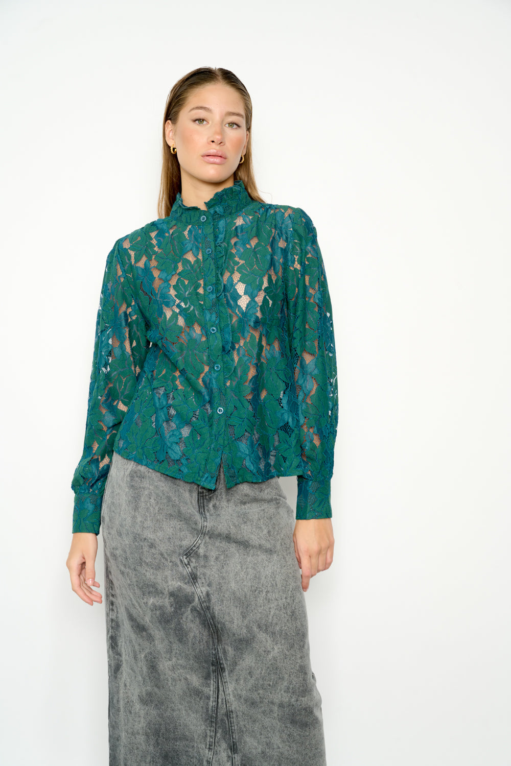 Noellas Pixi Shirt Lace Bottle Green. Køb Skjorter hos www.noellafashion.dk
