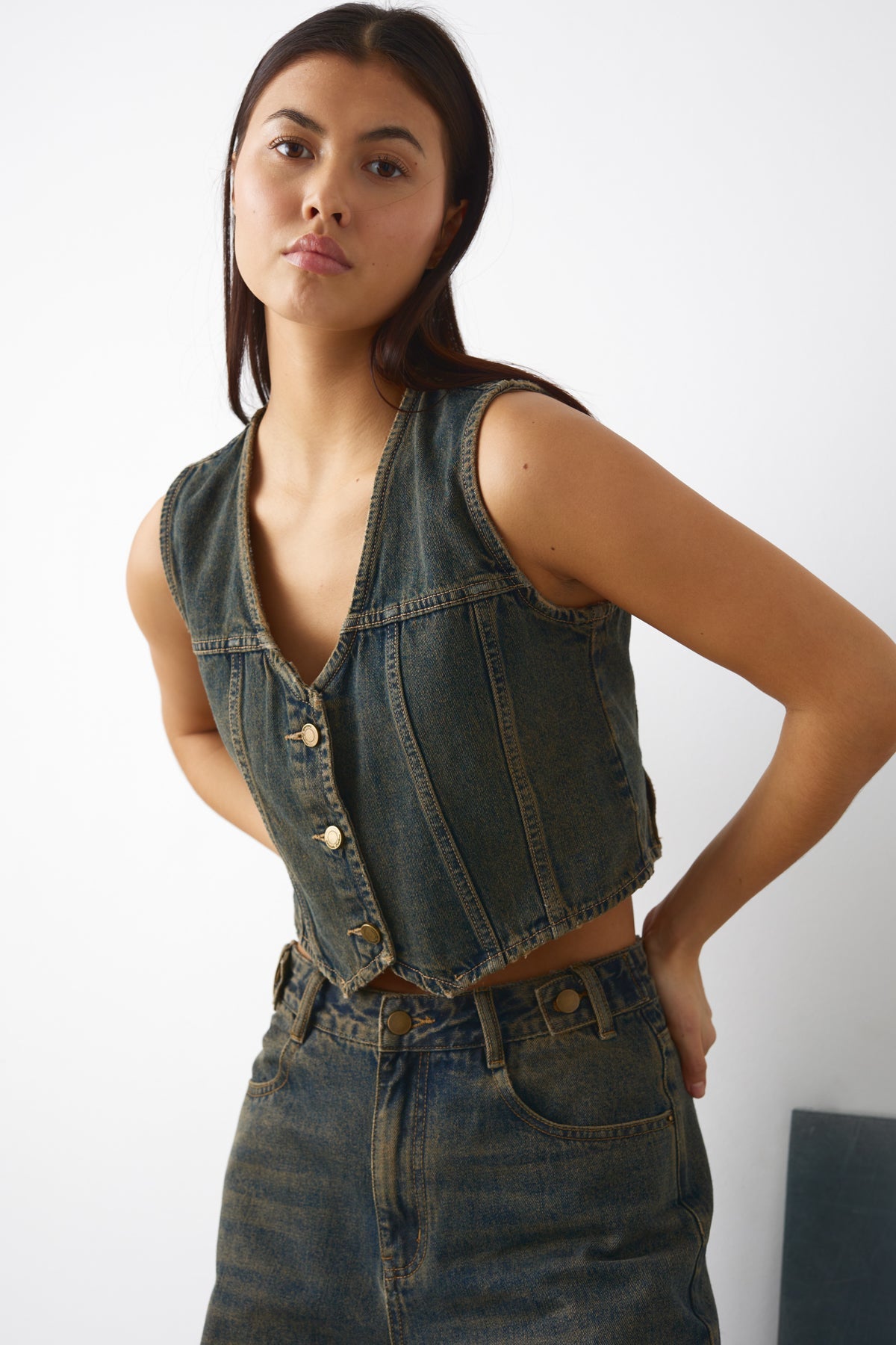 Noellas Judith Vest Worn Blue Wash. Køb Veste hos www.noellafashion.dk