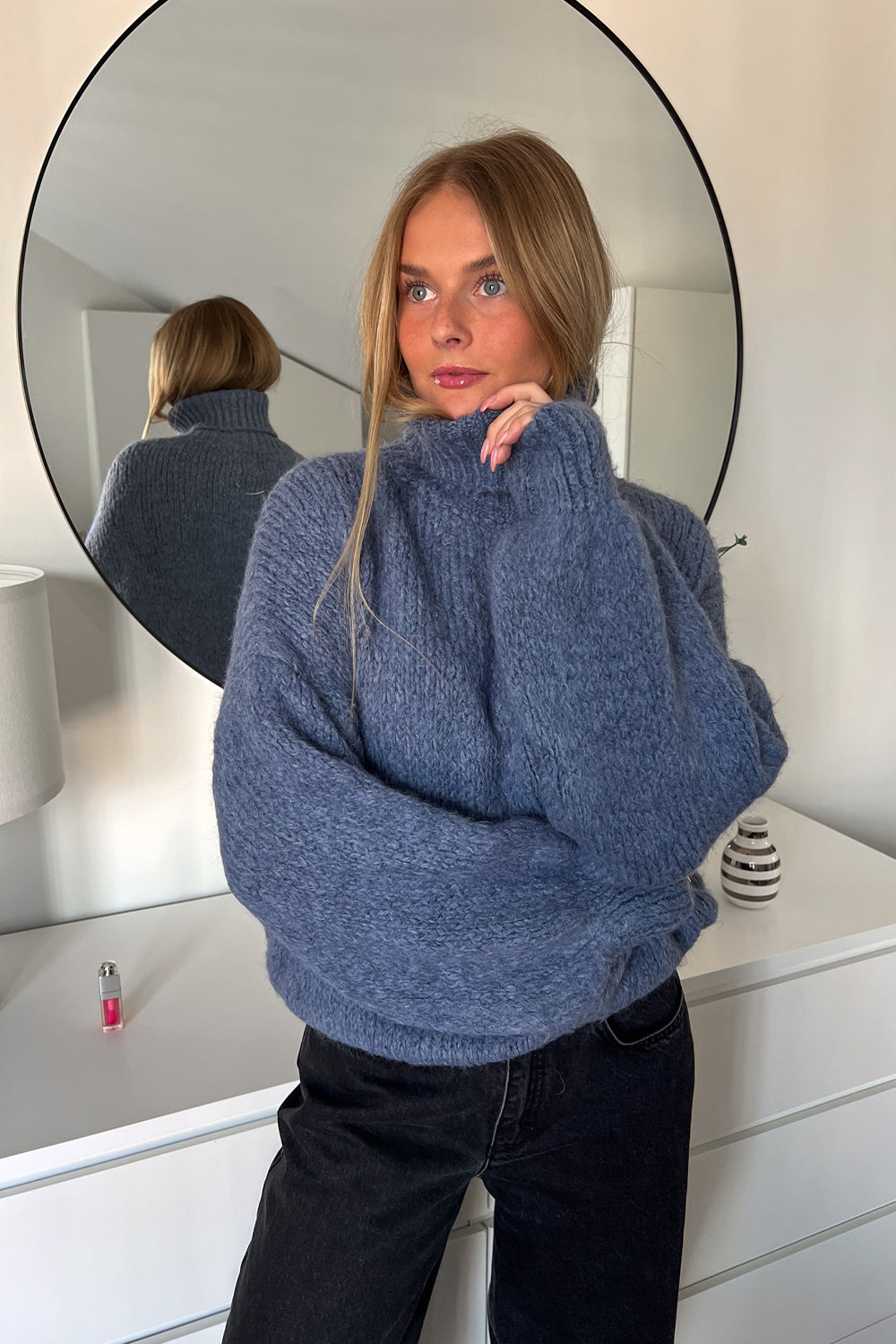 Noellas Kavi Knit Indigo Blue. Køb Striktrøjer hos www.noellafashion.dk