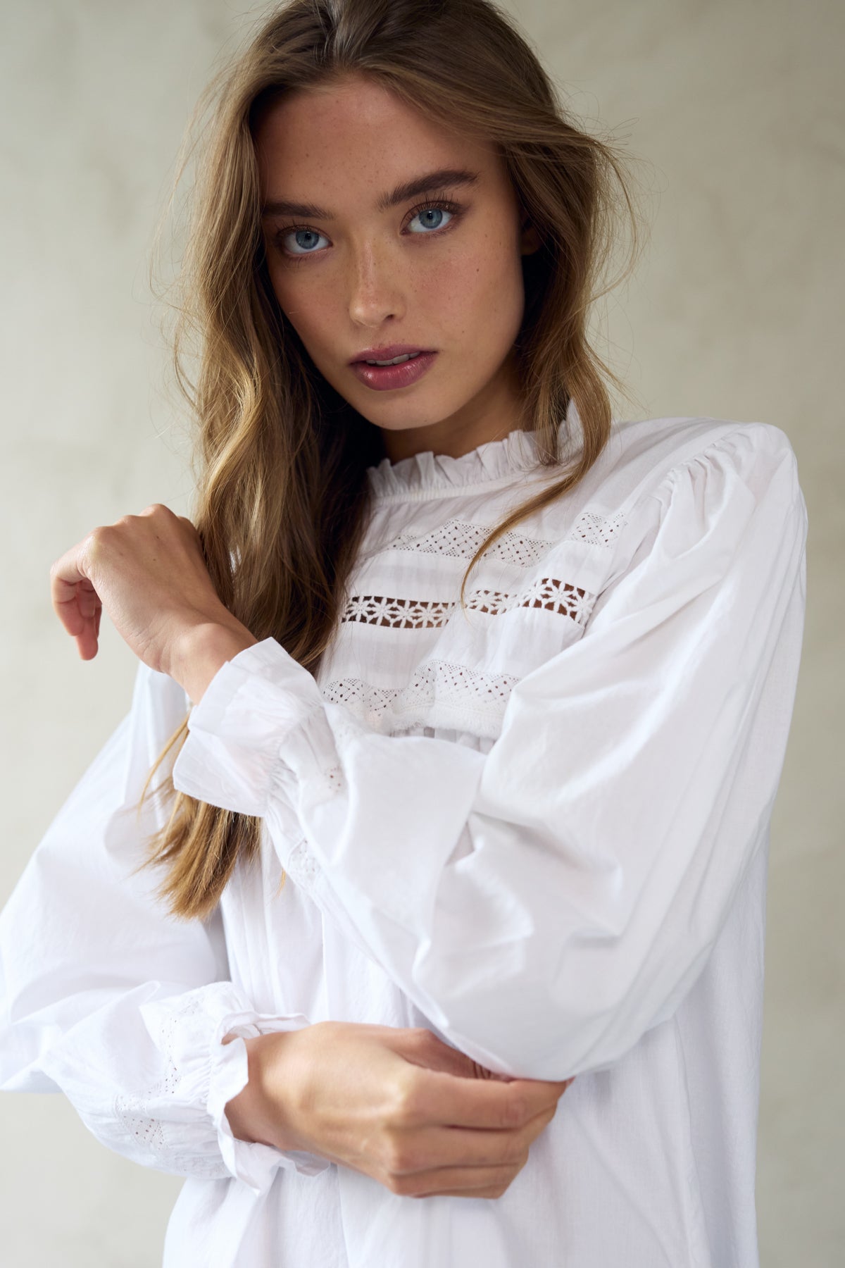 Noellas Kendira Blouse White. Køb Bluser hos www.noellafashion.dk