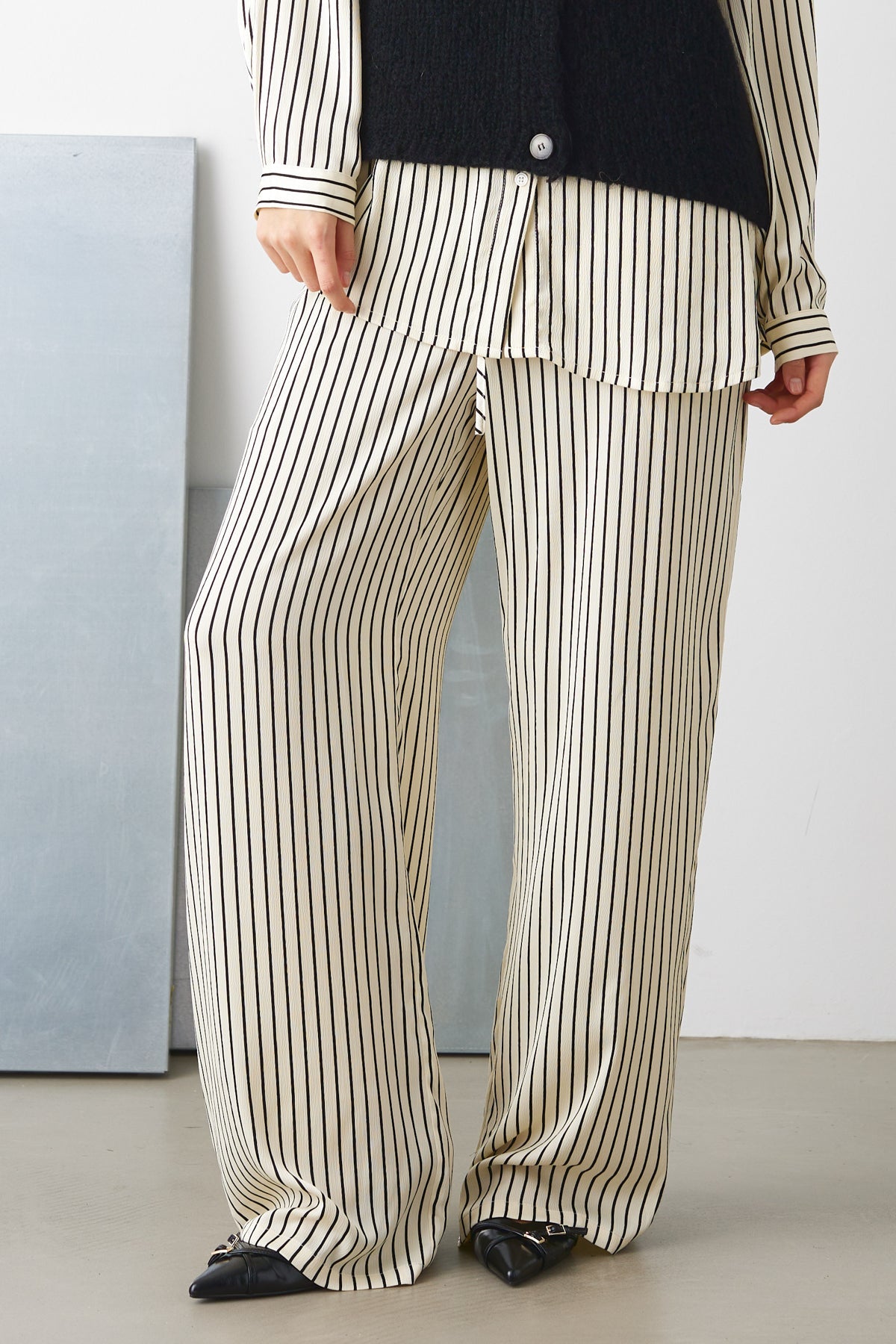 Noellas Samira Pants Taya Crème Stripe. Køb Bukser hos www.noellafashion.dk