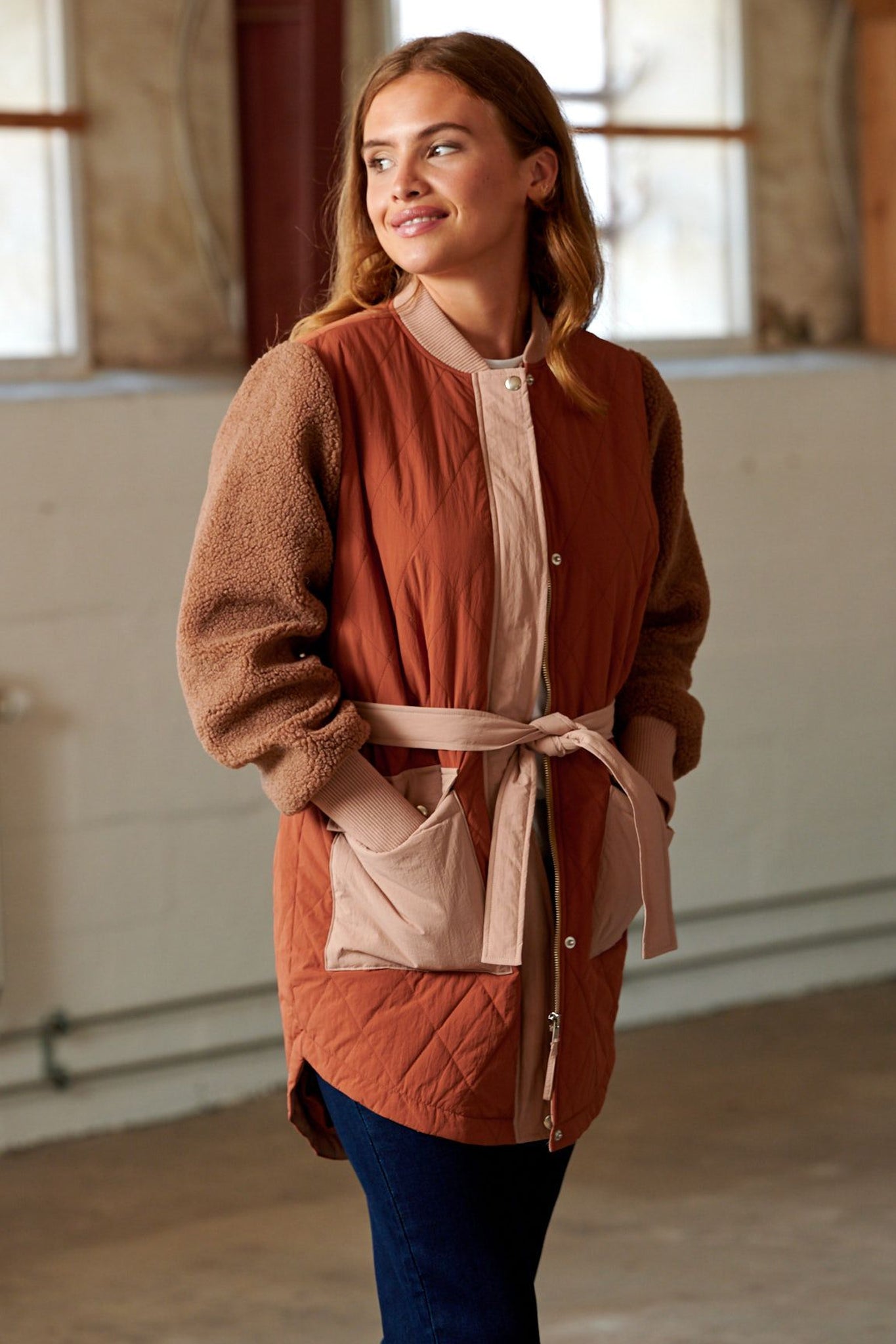 Noellas Esme Pile Jacket Terracotta Mix. Køb Jakker hos www.noellafashion.dk