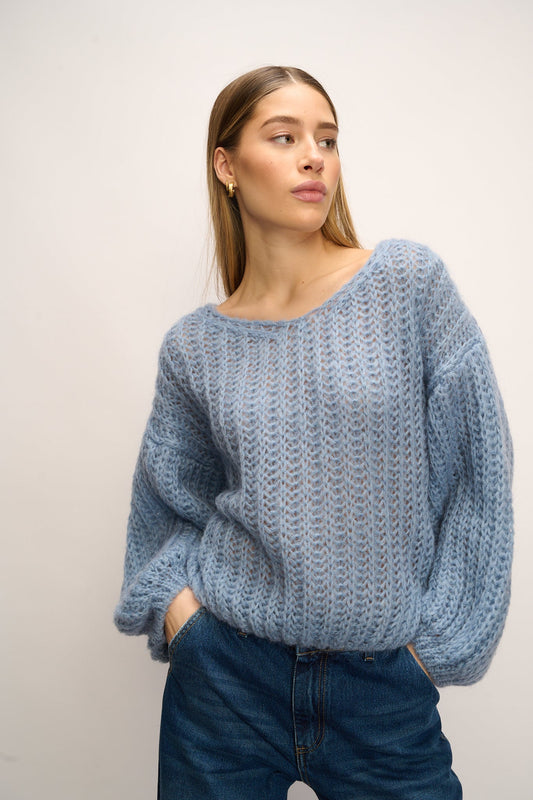 Noellas Joseph Knit Sweater Dusty Blue. Køb Striktrøjer hos www.noellafashion.dk
