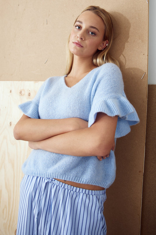 Noellas Jaylin Knit Light Blue. Køb Striktrøjer hos www.noellafashion.dk
