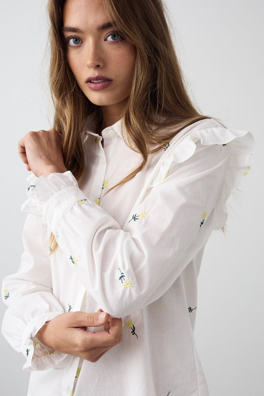 Noellas Kinisha Blouse White. Køb Skjorter hos www.noellafashion.dk