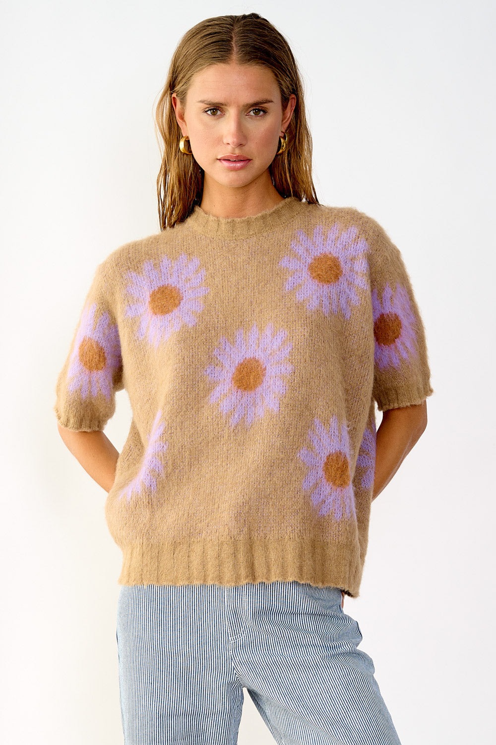 Noellas Raya Knit Sweater Sand/Lavender Flower. Køb Striktrøjer hos www.noellafashion.dk