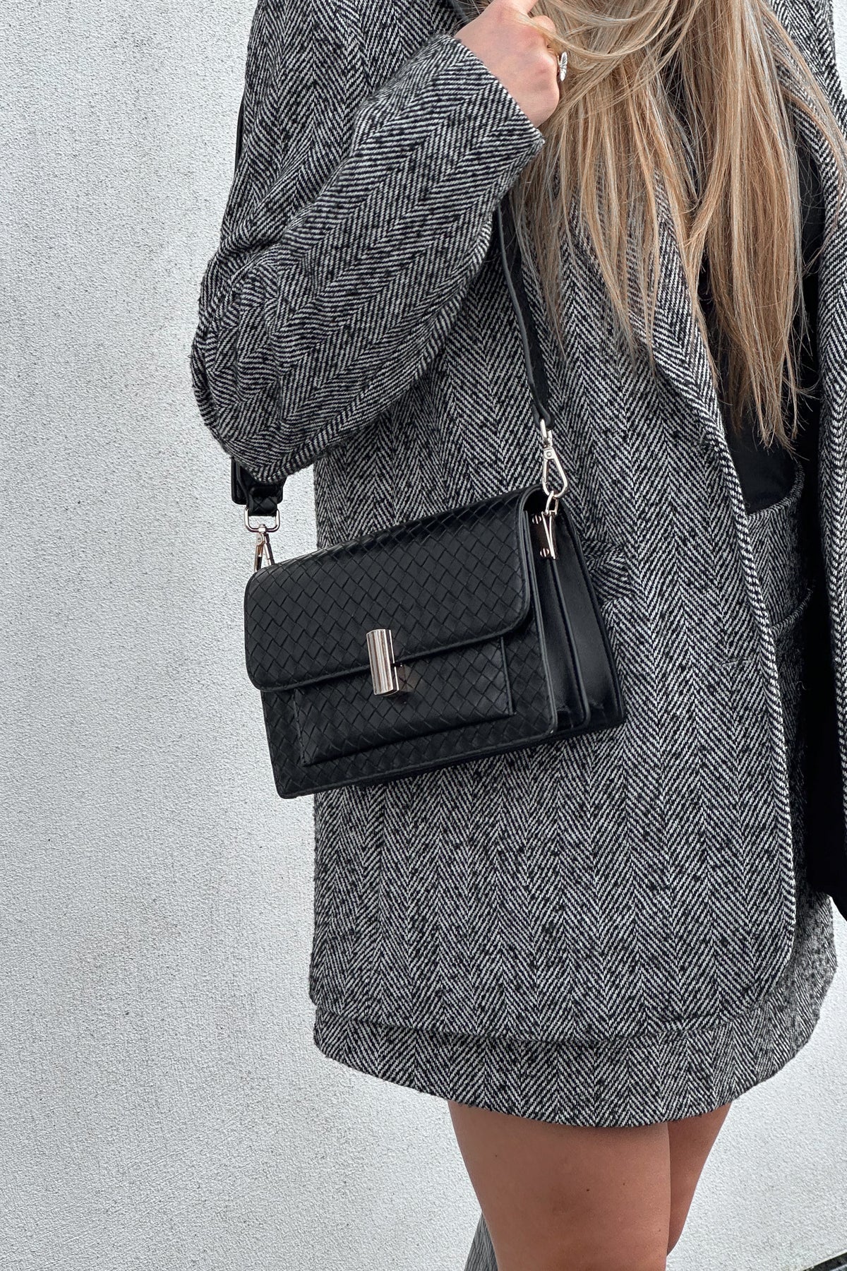 Noellas Adele Braided Bag Black. Køb Tasker hos www.noellafashion.dk