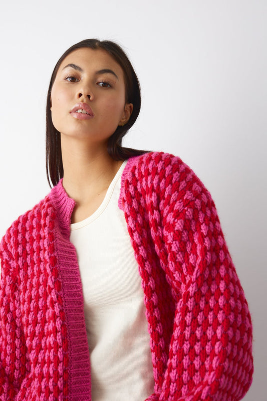 Noellas Gio Knit Cardigan Pink Red Mix. Køb Cardigans hos www.noellafashion.dk