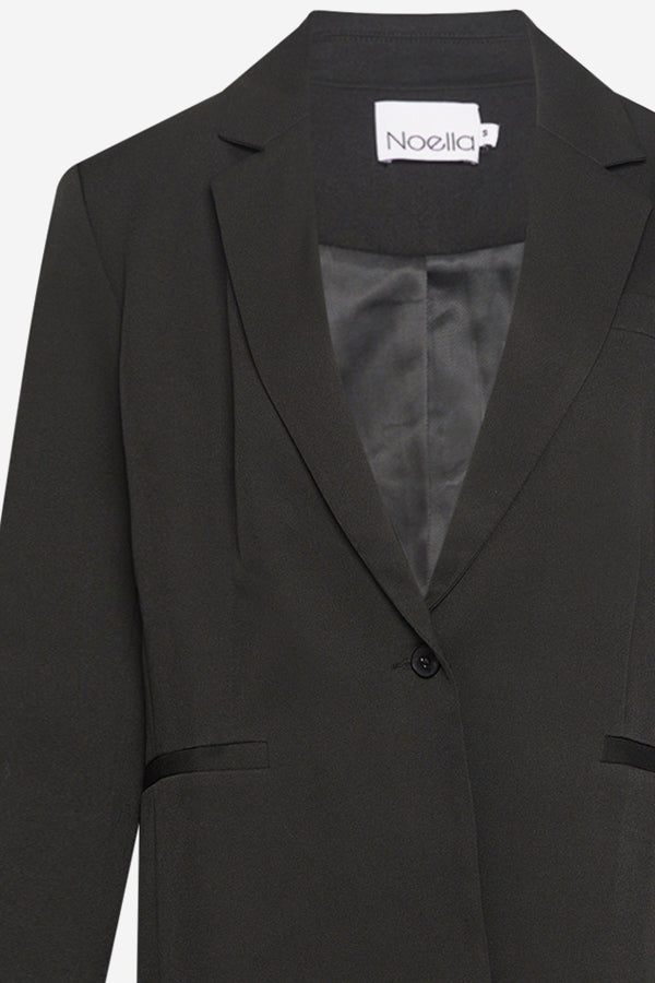 Noellas Bossy Blazer Black.