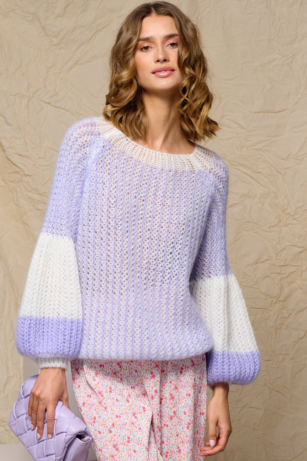 Noellas Liana Knit Sweater Lavender/White. Køb Striktrøjer hos www.noellafashion.dk