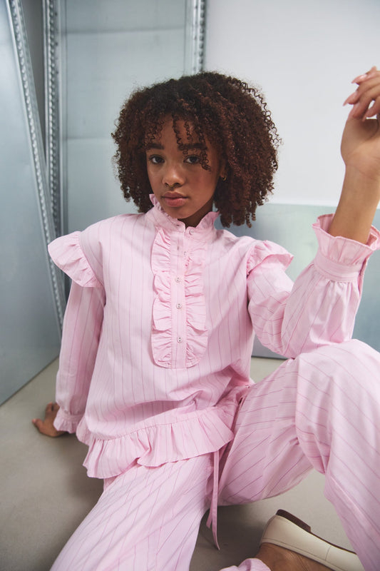 Noellas Sally Blouse Light Pink Stripe. Køb Bluser hos www.noellafashion.dk