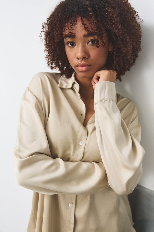 Noellas Katana Shirt Cashmere Beige. Køb Nederdele hos www.noellafashion.dk