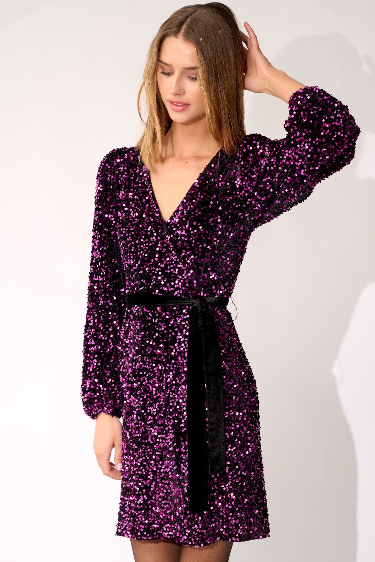 Noellas Teagan Wrap Dress Fuxia/black. Køb Kjoler hos www.noellafashion.dk