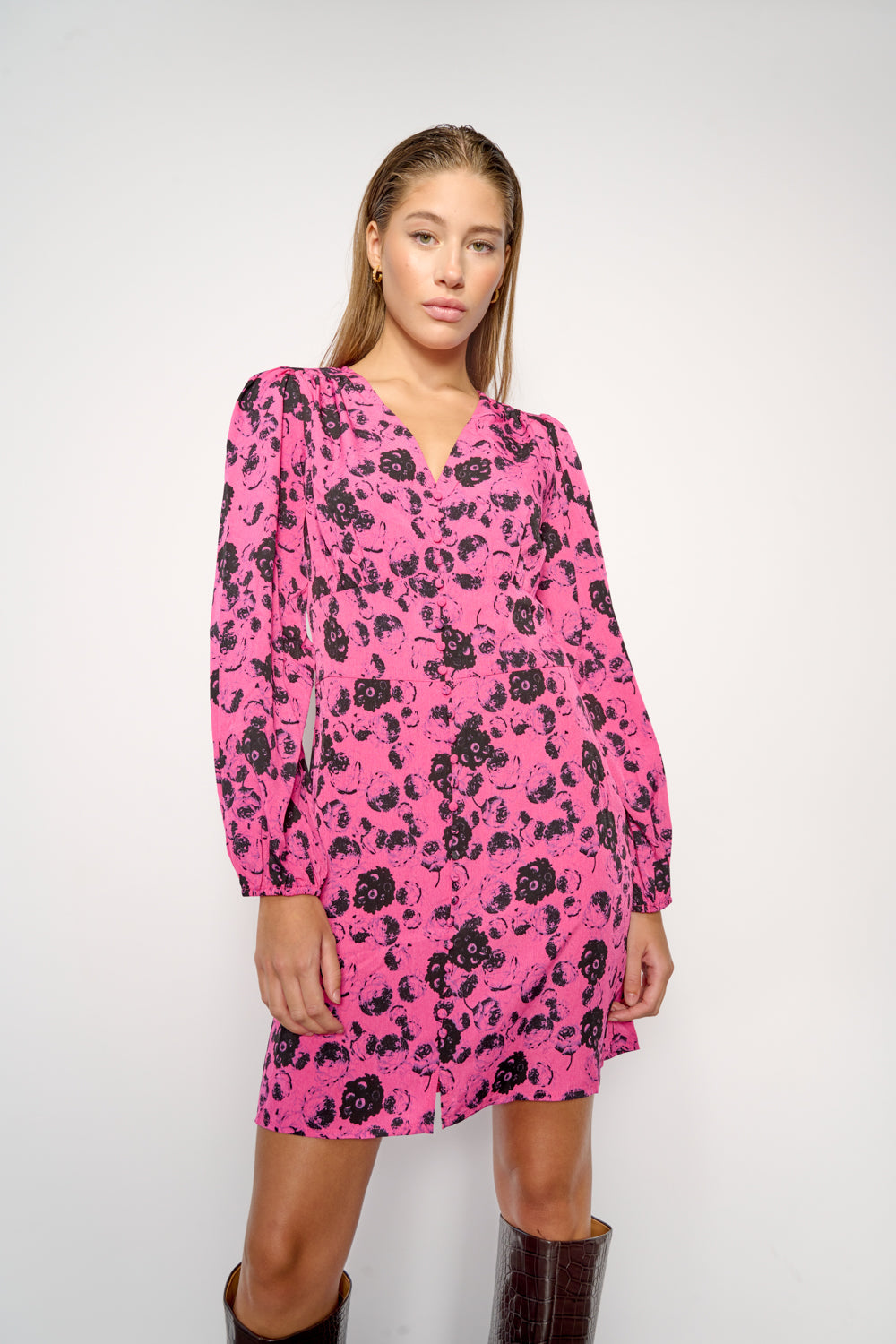 Noellas Paris Patty Short Dress Fuchsia Flower. Køb Kjoler hos www.noellafashion.dk