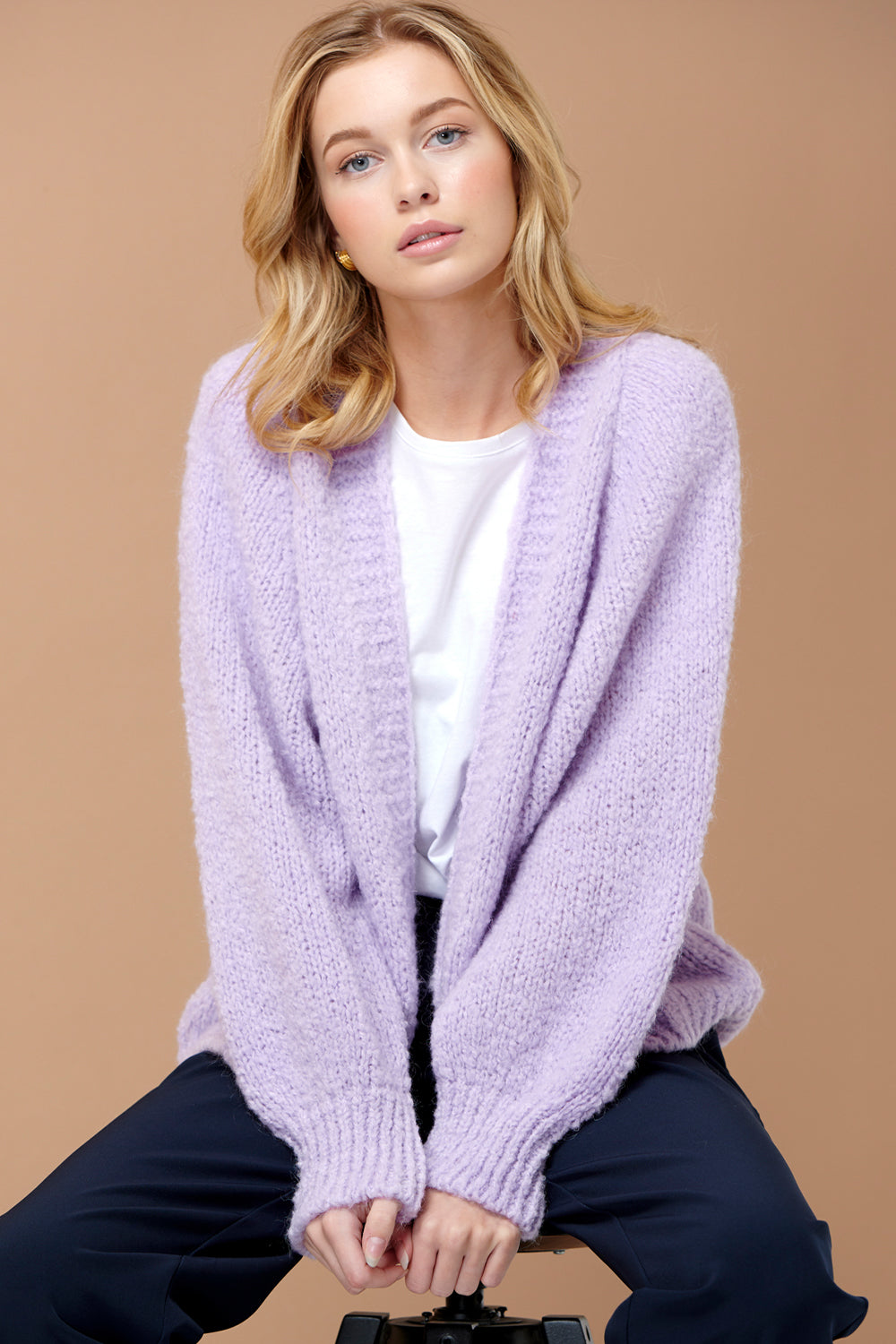 Noellas Fora Knit Cardigan Pale Lavender. Køb Cardigans hos www.noellafashion.dk