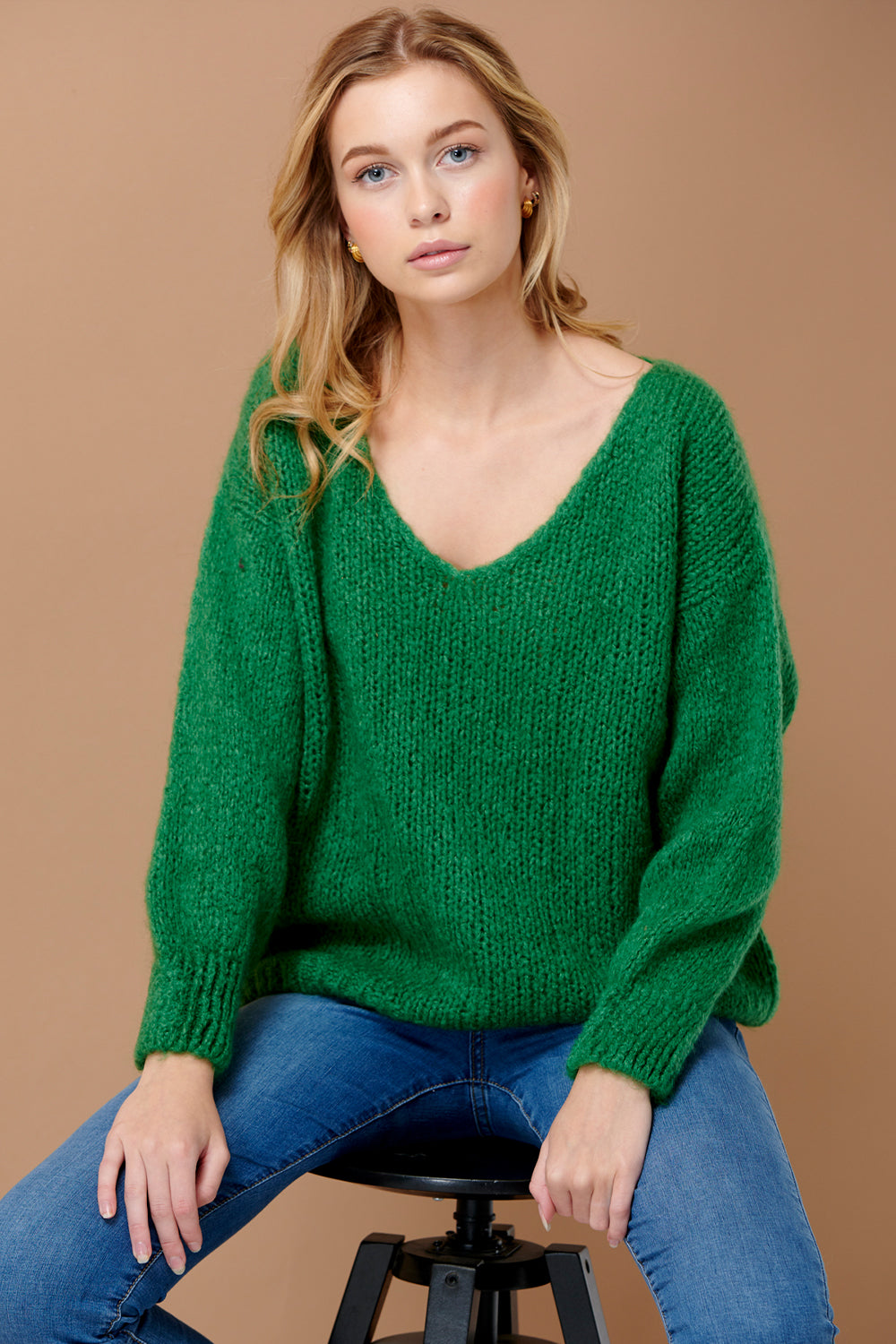 Noellas Fora Knit V-neck Sweater Green. Køb Striktrøjer hos www.noellafashion.dk