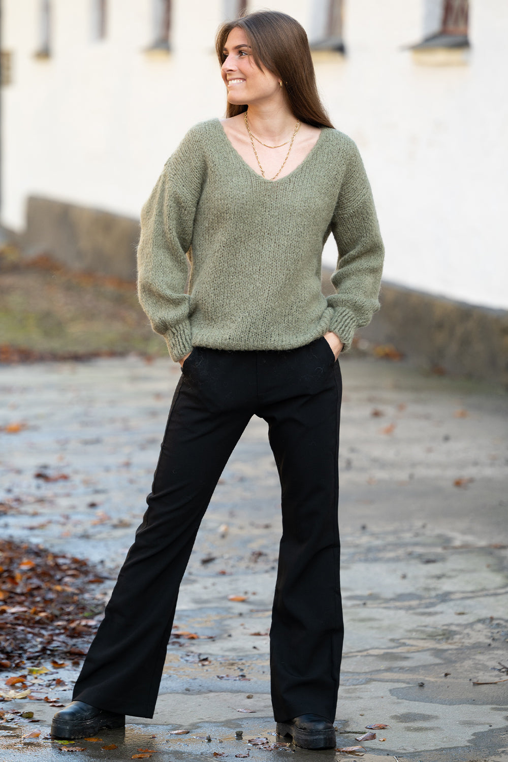 Fora Knit V-neck Sweater Army