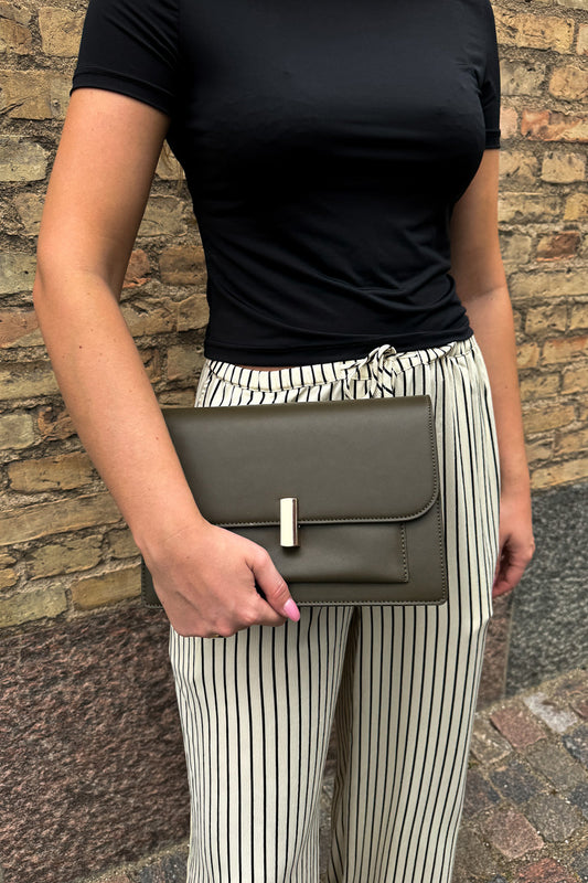 Noellas Gigi Bag Dark Olive. Køb Tasker hos www.noellafashion.dk