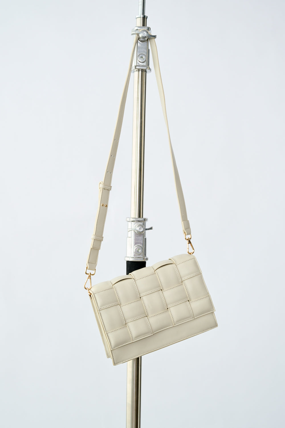 Noellas Hatly Bag Offwhite. Køb Tasker hos www.noellafashion.dk