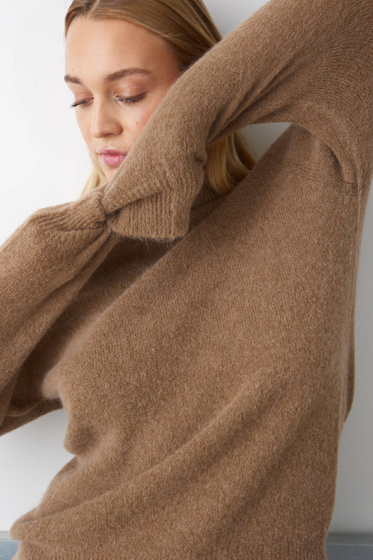 Noellas Jerry Knit Sand Melange. Køb Striktrøjer hos www.noellafashion.dk