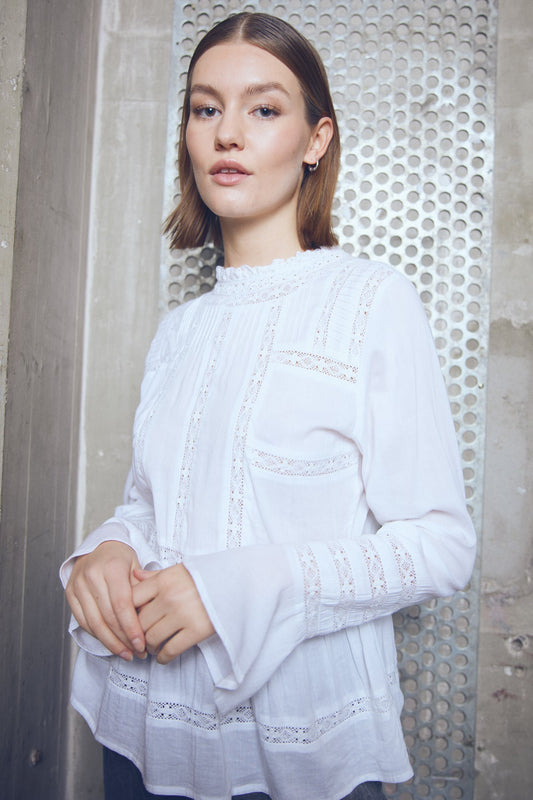 Noellas Juana Top White. Køb Bluser hos www.noellafashion.dk
