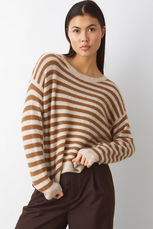Noellas Juliana Knit Grey/Brown Stripe. Køb Striktrøjer hos www.noellafashion.dk