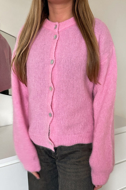 Noellas Kae Knit Cardigan Blush. Køb Cardigans hos www.noellafashion.dk
