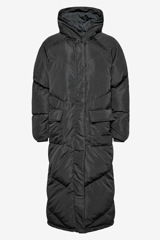 Noellas Kaila Oversize Puffer Coat Black. Køb Jakker hos www.noellafashion.dk