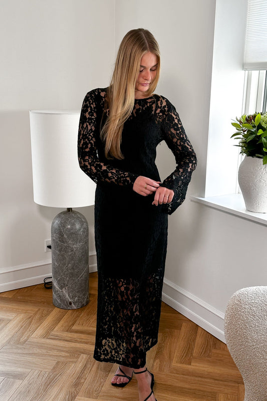 Noellas Kalliope Dress Black. Køb Kjoler hos www.noellafashion.dk