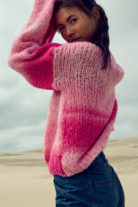 Noellas Kiela Knit Pink Fade. Køb Striktrøjer hos www.noellafashion.dk