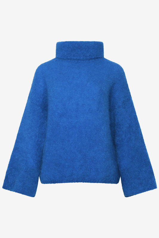 Noellas Kumi Knit Electric Blue. Køb Striktrøjer hos www.noellafashion.dk
