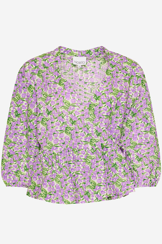 Noellas Mara Wrap Blouse Lavender/green flower. Køb Bluser hos www.noellafashion.dk
