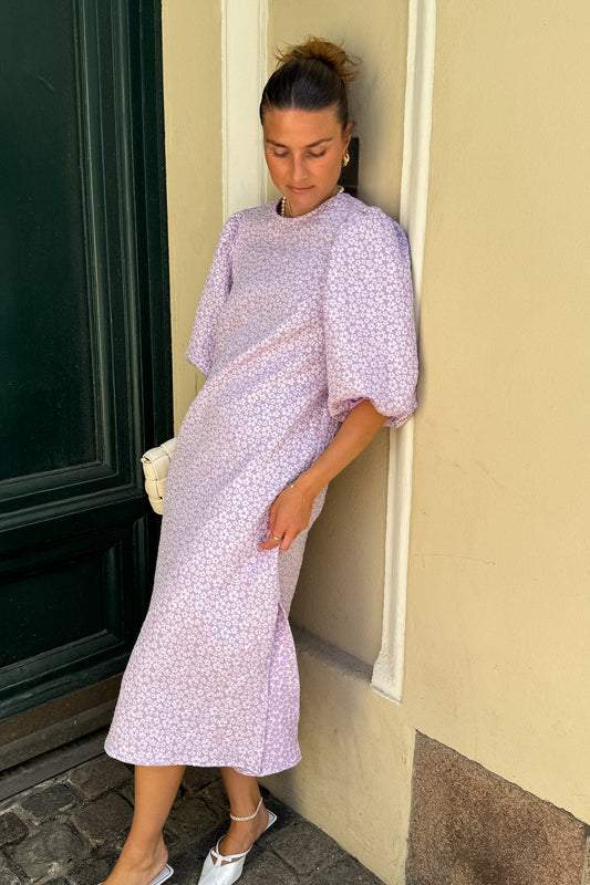 Noellas Reno Pastis Long Dress Lilac. Køb Kjoler hos www.noellafashion.dk