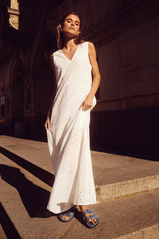 Noellas Shani Dress White. Køb Kjoler hos www.noellafashion.dk