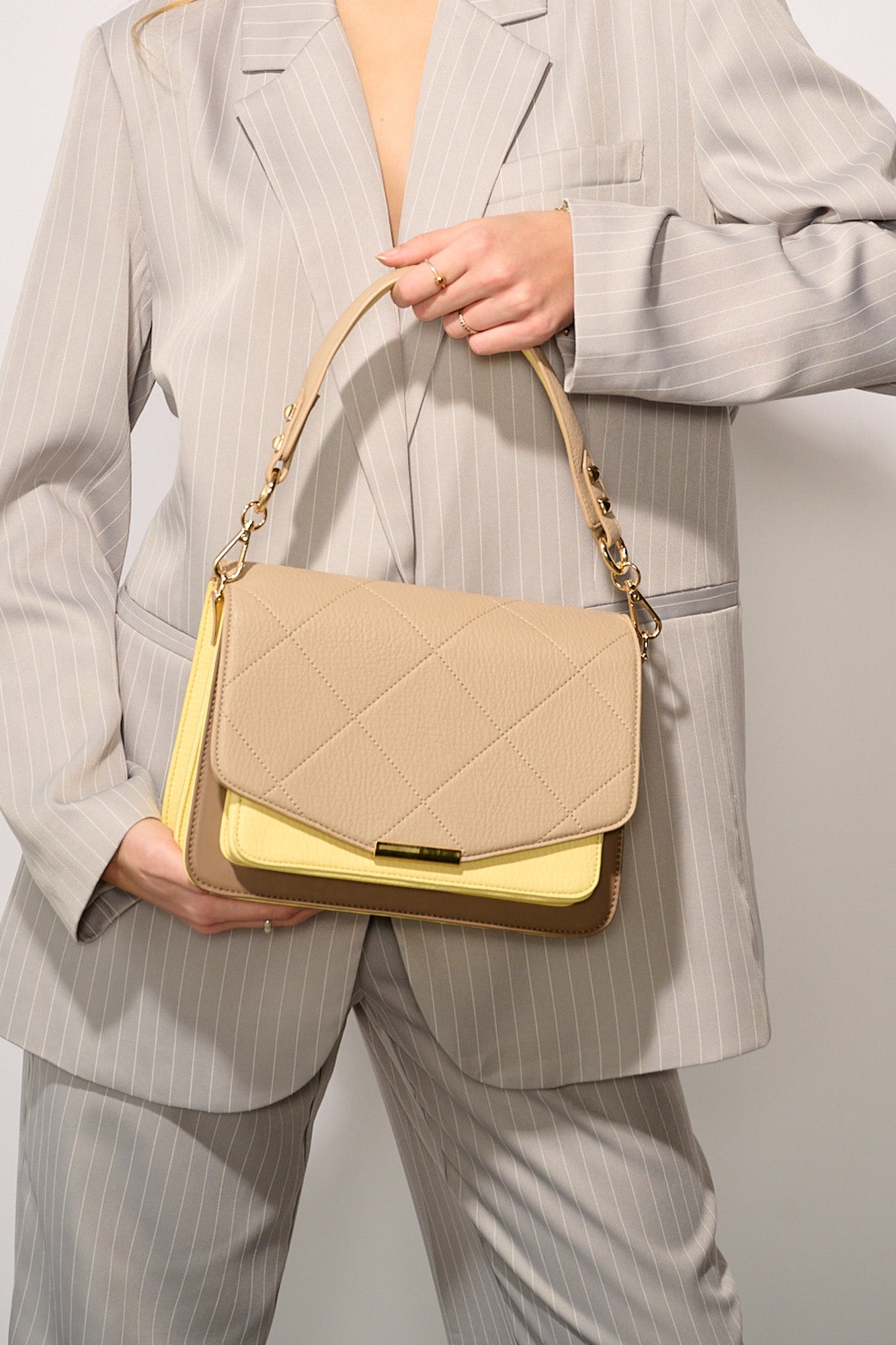 Noellas Blanca Multi Compartment Bag Pastel Yellow/Taupe. Køb Tasker hos www.noellafashion.dk