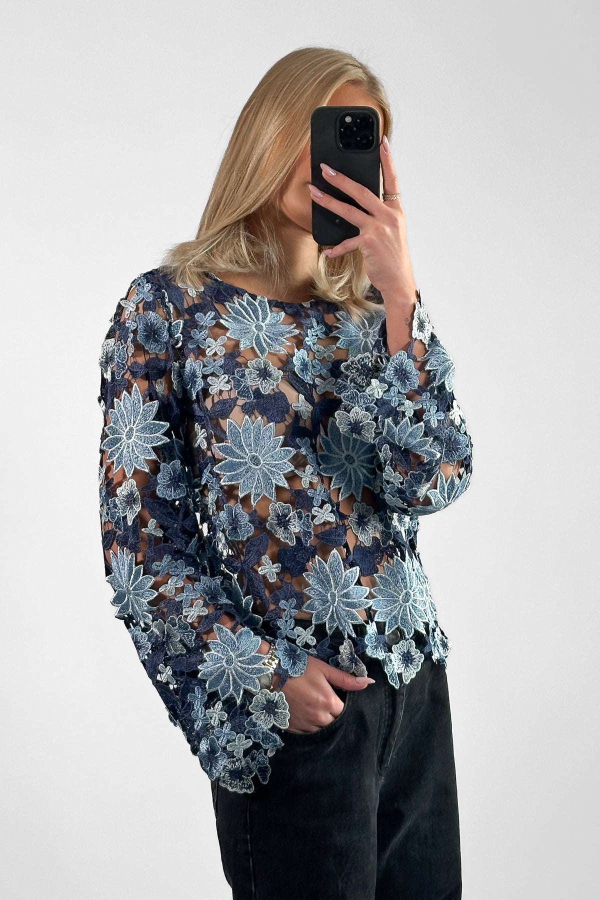 Noellas Kezzie Blouse Dark blue mix. Køb Bluser hos www.noellafashion.dk